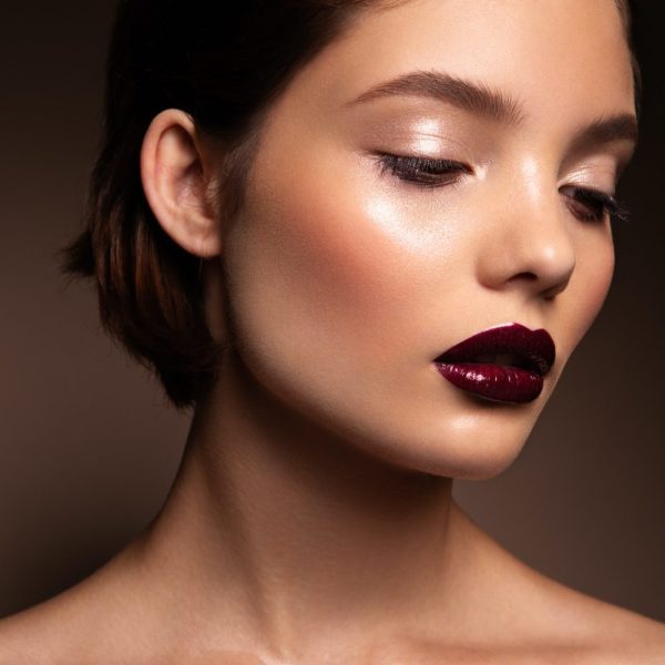 close-up-portrait-of-beautiful-woman-with-bright-make-up-1.jpg close-up-portrait-of-beautiful-woman-with-bright-make-up-1.jpg